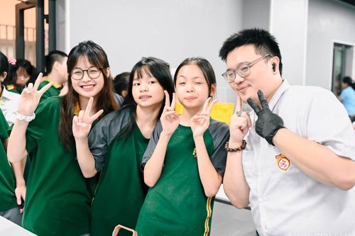 Hà Nội: Ngập lụt khắp nơi, nhiều trường tổ chức bữa ăn miễn phí cho học sinh