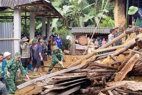 Lào Cai: Bộ đội Biên phòng chủ động '4 tại chỗ' giúp dân ứng phó với thiệt hại do bão số 10