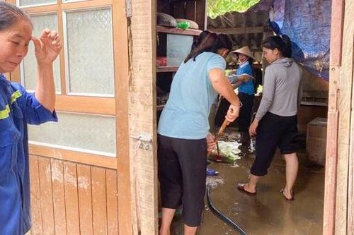 Hội LHPN xã Mường Ham huy động hội viên dọn dẹp, phục hồi sản xuất nông nghiệp sau bão số 10