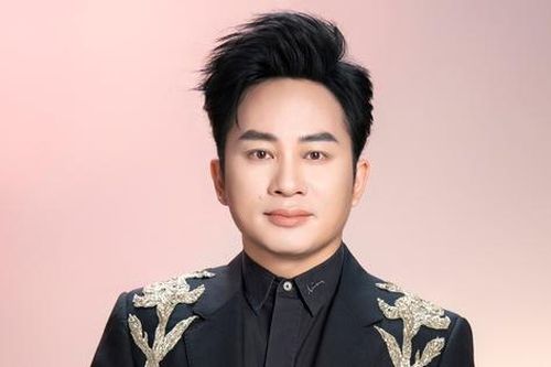 Ca sĩ Tùng Dương và nhóm bạn ủng hộ 1 tỷ đồng cho 5 tỉnh bị thiệt hại do bão số 10