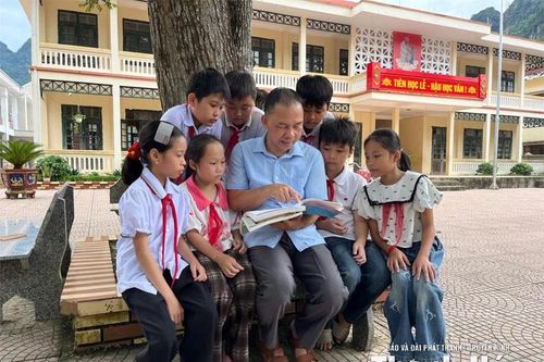 Người thầy tâm huyết bảo tồn, truyền dạy chữ Thái