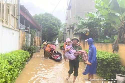 Lũ trên sông Mã lên cao, xã Yên Trường di dời các hộ dân ở ngoại đê