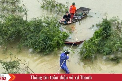 Tích cực hỗ trợ người dân phố Giang Thanh bị ngập lụt