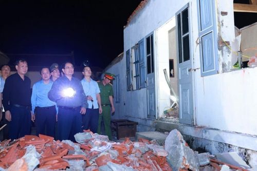 Thủ tướng Phạm Minh Chính kiểm tra thực tế, chỉ đạo khắc phục hậu quả bão số 10 tại Ninh Bình