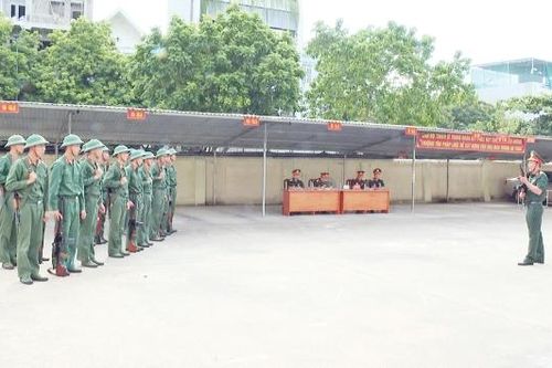 Thiếu tá Trần Mạnh Thắng đoạt giải Nhất hội thi cán bộ huấn luyện điều lệnh giỏi