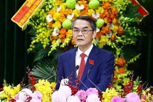 Quan tâm xây dựng đội ngũ cán bộ lãnh đạo, quản lý vừa hồng, vừa chuyên
