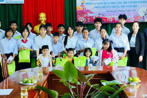 Sở Y tế tỉnh Gia Lai tặng 100 suất quà Trung thu cho trẻ em có hoàn cảnh đặc biệt