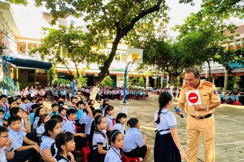 Phòng Cảnh sát giao thông Công an tỉnh Khánh Hòa: Tuyên truyền về trật tự an toàn giao thông tại 4 trường học