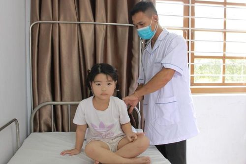 Nâng sức em đến trường