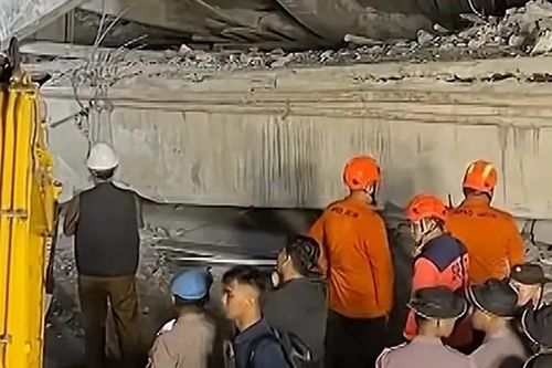 Sập trường nội trú ở Indonesia, ít nhất 1 học sinh tử vong, 38 người mắc kẹt