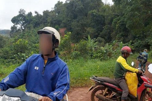 Ngăn chặn nhóm người vào rừng khu vực biên giới khai thác trầm hương