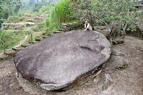 Bãi đá cổ Nấm Dẩn
