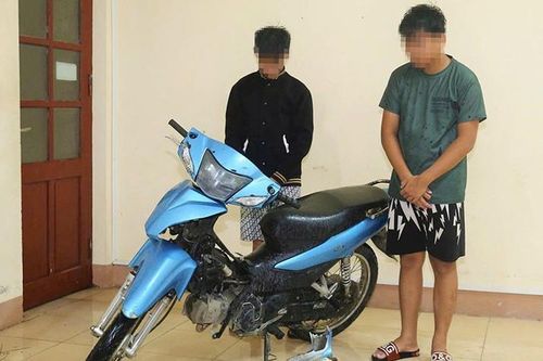 Trộm xe máy khi chủ nhà đi tránh bão số 10, hai đối tượng bị bắt giữ