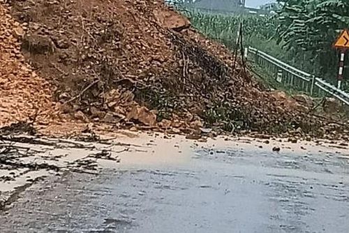 Lạng Sơn: Hơn 200 điểm đường giao thông bị sạt lở, ách tắc
