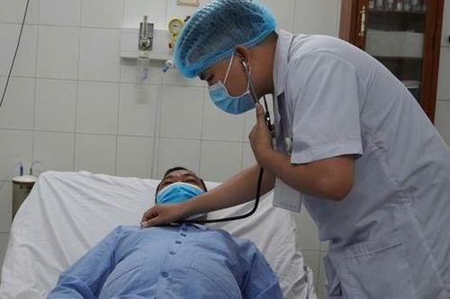 Hy hữu người đàn ông 'bỏ quên' hạt sapôchê 10 năm trong phế quản