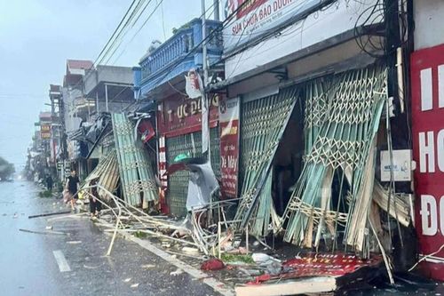 Lốc xoáy làm chết 9 người, 24 người bị thương, hàng trăm ngôi nhà bị hư hỏng tại Ninh Bình