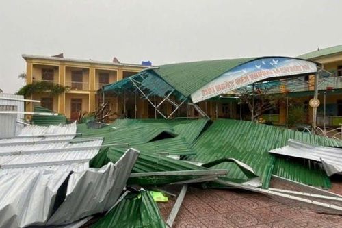 Nghệ An: Mưa bão khiến 1 người tử vong, gần 20.000 căn nhà bị tốc mái
