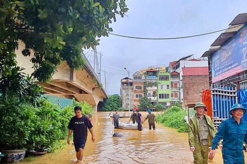 Chuyên gia khuyến cáo người dân không chủ quan với bệnh truyền nhiễm sau lũ