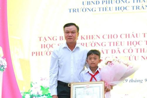 Đắk Lắk: Lãnh đạo tỉnh biểu dương học sinh tiểu học dũng cảm cứu bạn trong vụ thảm án