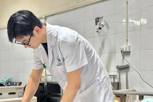 Bệnh viện Việt Đức cấp cứu nhiều trường hợp chấn thương do bão BUALOI