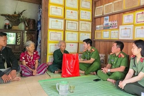 Công an các xã A Lưới phát huy hiệu quả mô hình 'Biên giới bình yên'