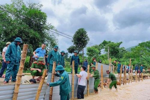 19 người chết, 13 người mất tích và 82 người bị thương trong bão số 10