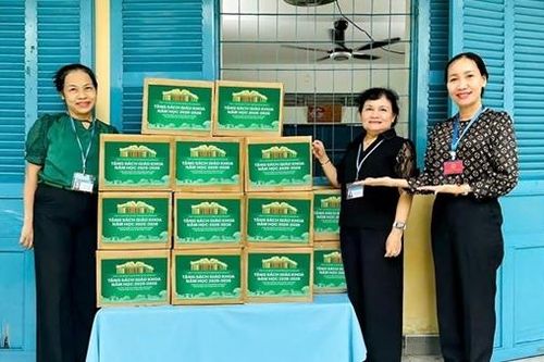 Trao tặng 50.000 bộ sách giáo khoa tại TP Hồ Chí Minh