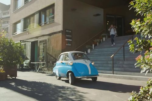 Ô tô mini Microlino đi được 228km/sạc