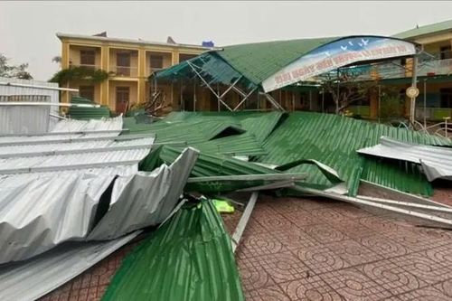 Nhiều nhà dân ở Phú Thọ bị ảnh hưởng do bão số 10