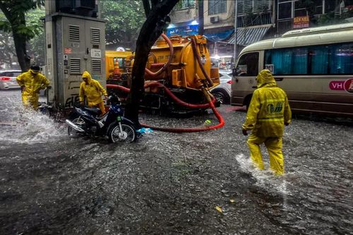 Hà Nội huy động tối đa lực lượng ứng phó ngập lụt