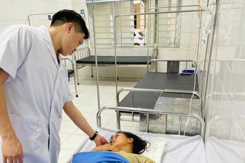 Bệnh viện Đa khoa tỉnh tiếp nhận bệnh nhân chấn thương sọ não do cây đổ