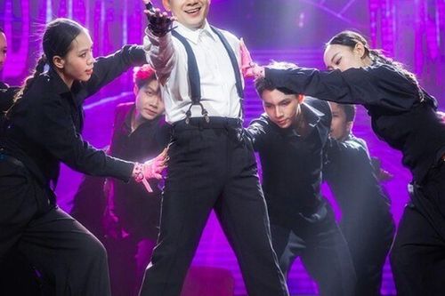 MC Anh Tuấn 'vượt bão' để dự fancon của Đinh Tiến Đạt, nam rapper gửi lời cảm ơn đến bà xã