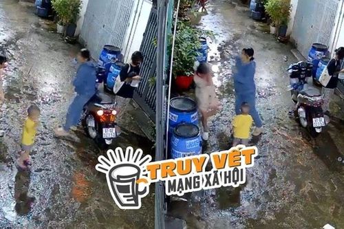 Clip ghi lại cảnh người phụ nữ nhổ nước bọt rồi đánh liên tiếp vào đầu bé gái