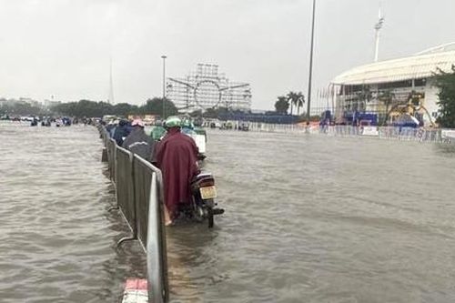 Mực nước các sông, hồ nội đô Hà Nội dâng cao nhất trong nhiều năm