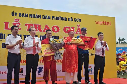 Cụ ông 91 tuổi làm nên lịch sử tại Lễ hội chọi trâu Đồ Sơn 2025