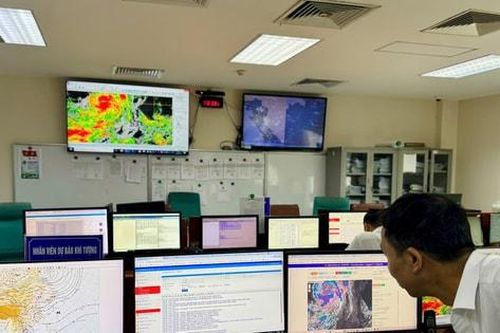 Tránh bão, 316 chuyến bay phải đổi đường bay