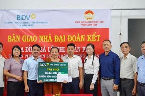 Phường Tùng Thiện bàn giao nhà Đại đoàn kết tại tổ dân phố 6 - Sơn Lộc