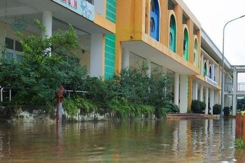 Xã Quốc Oai nhiều điểm trường học bị ngập úng do mưa lớn
