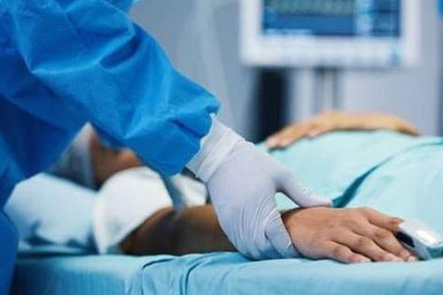 Chơi bóng đá ở tuổi 40, người đàn ông nhập viện nguy kịch sau va chạm