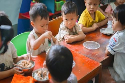 Mô hình bữa ăn học đường góp phần cải thiện sức khỏe cho trẻ vùng dân tộc thiểu số