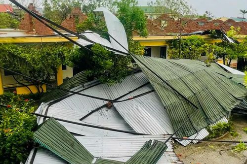 Hà Tĩnh: Trường lớp ngổn ngang sau bão