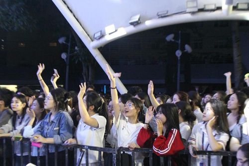 Sôi động đêm nhạc hội chào tân sinh viên Trường Đại học Thăng Long