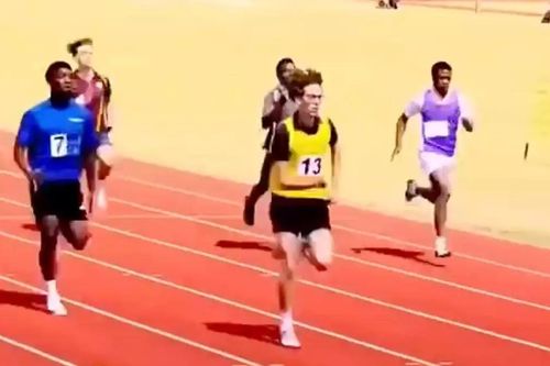 Sửng sốt với màn chạy 100 m của VĐV 15 tuổi nước Anh