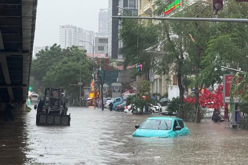 Lưu ý khi đi ôtô điện mùa mưa ngập?