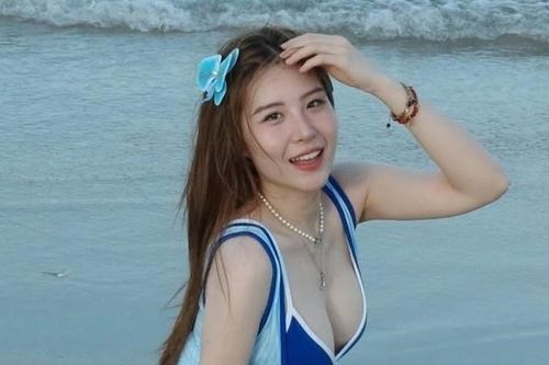 Ảnh gợi cảm của 'bạn gái Quân A.P'