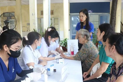 Hà Nội chủ động 'tấm lá chắn' bảo vệ sức khỏe người cao tuổi