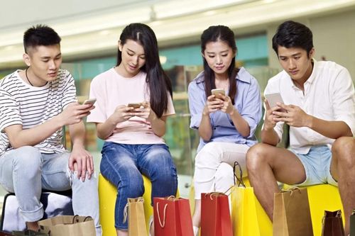 Thành phố đầu tiên ở Nhật Bản áp lệnh hạn chế sử dụng điện thoại thông minh