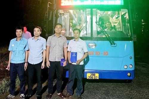 Hà Nội mở tuyến buýt đến xã đảo Minh Châu