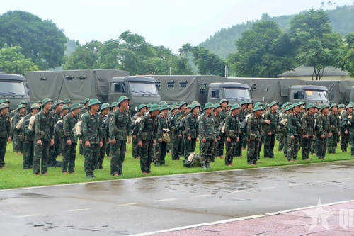Trung đoàn 174 (Sư đoàn 316, Quân khu 2) giúp dân khắc phục hậu quả thiên tai