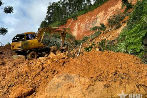 Nghệ An: Nhiều tuyến đường trọng điểm bị sạt lở nghiêm trọng
